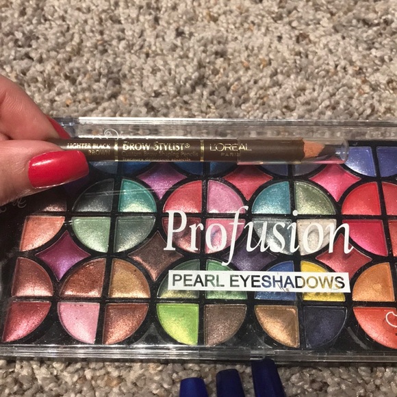 Makeup Bundle - Picture 3 of 7
